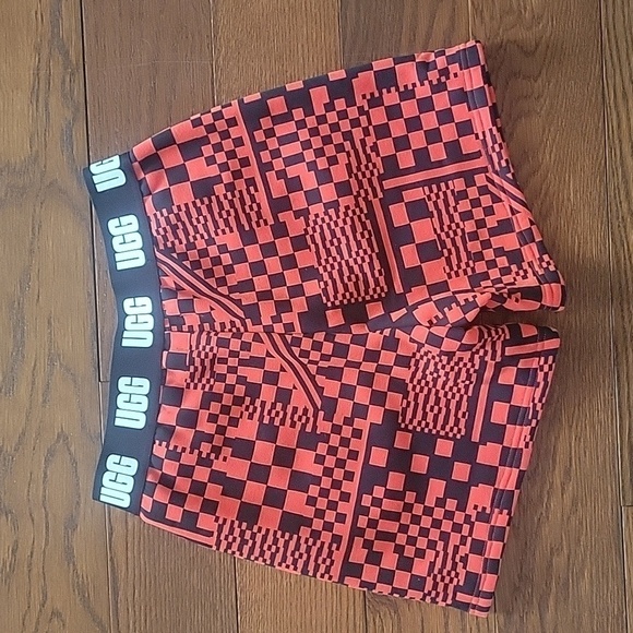 UGG Chrissy Short Checks in Red - Picture 6 of 6